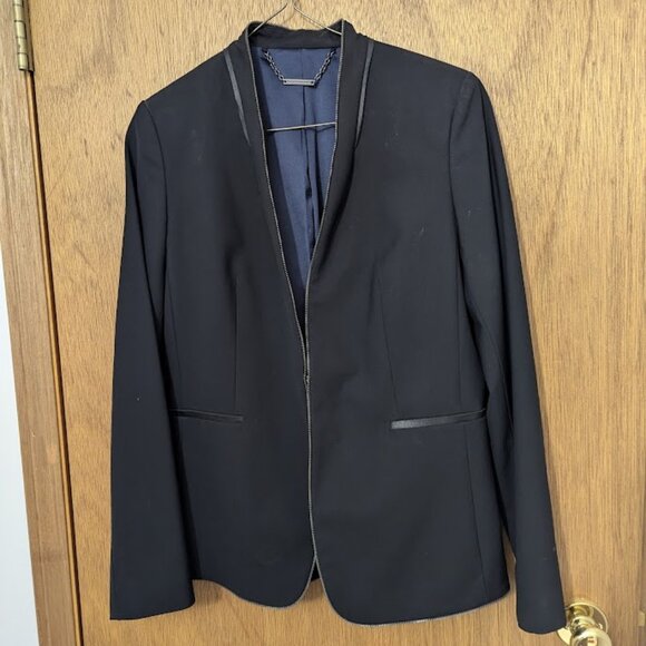 Elie Tahari Ladies Black hook front modern blazer - Picture 1 of 6